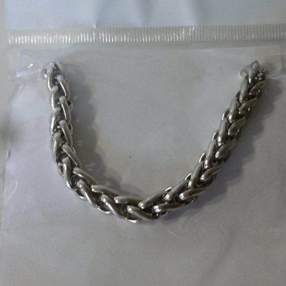 Silvertone Bee Bracelet NIP - Picture 3 of 9